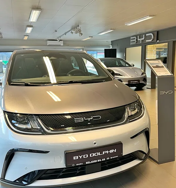 Sølv Byd bil i salgslokale